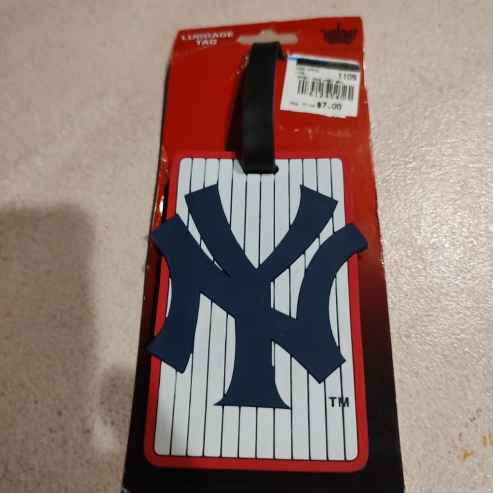 Elevate game day experience with  Aminco New York Yankees Luggage Bag Tag 2001